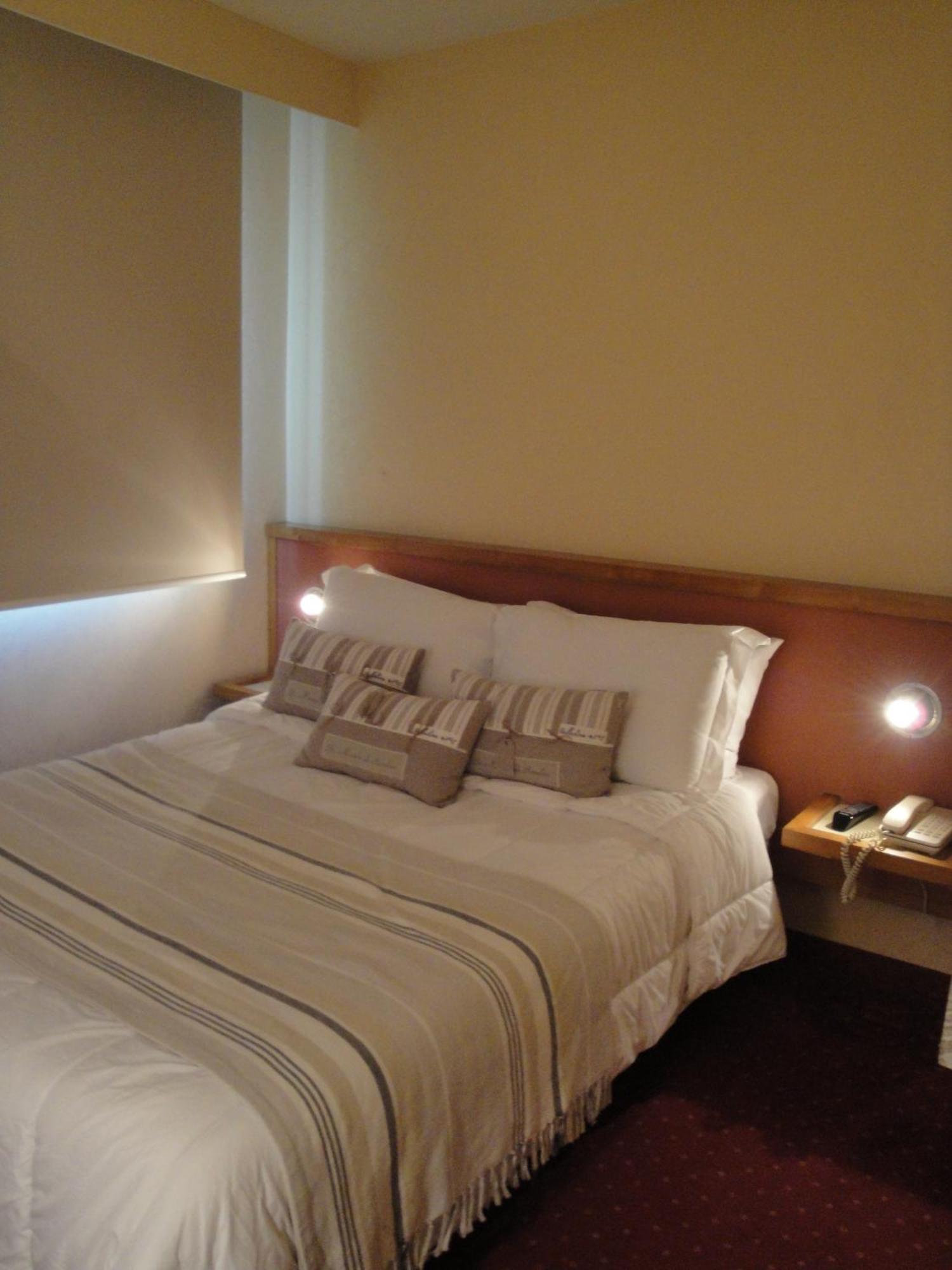 Hotel Le Drakkar Pont-Audemer Bagian luar foto